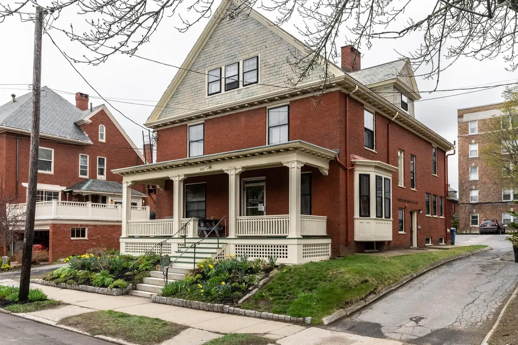 208 Vaughan Street Portland ME 04102