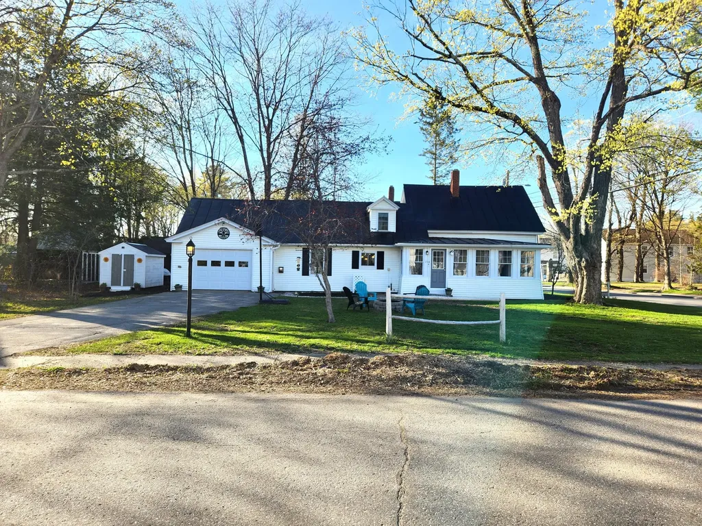 154 Greenwood Avenue Farmington ME 04938