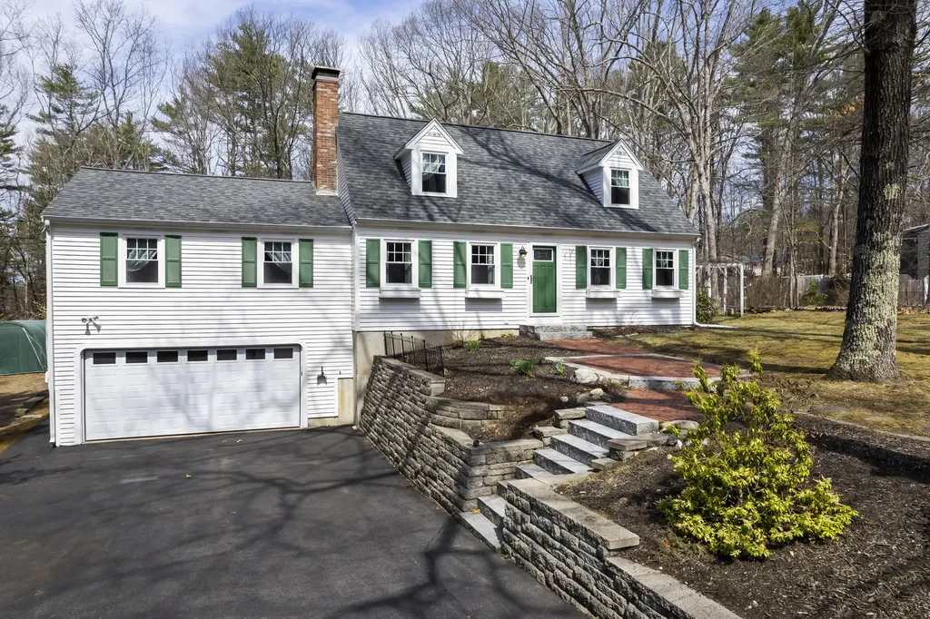 27 Javica Lane Sanford ME 04073