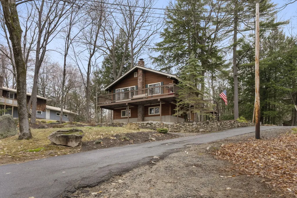 28 Scenic View Drive Naples ME 04055