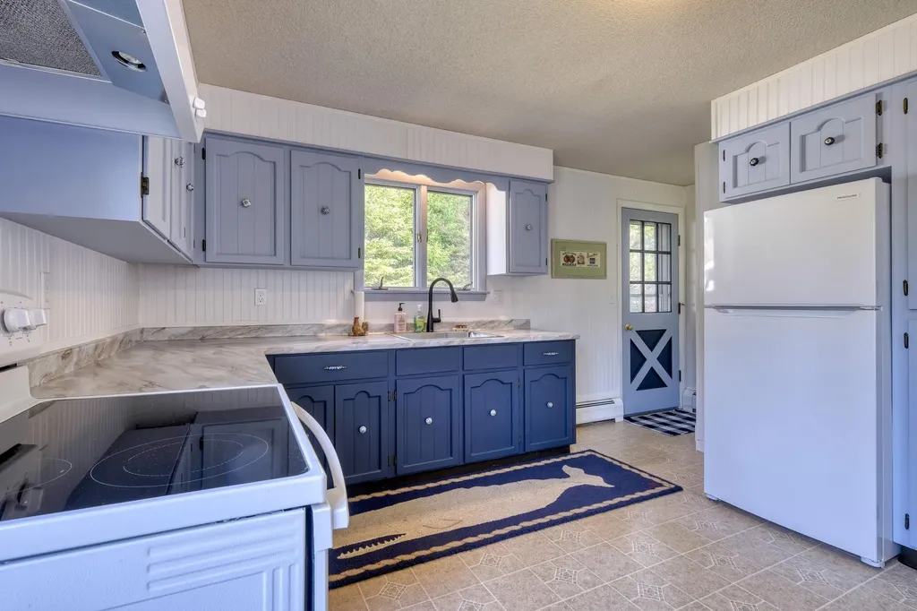 62 Quaco Road Deer Isle ME 04627