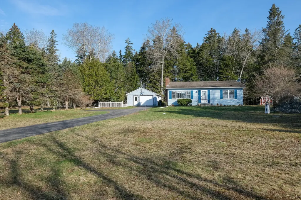 62 Quaco Road Deer Isle ME 04627