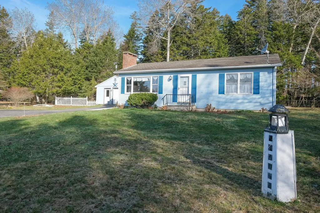 62 Quaco Road Deer Isle ME 04627