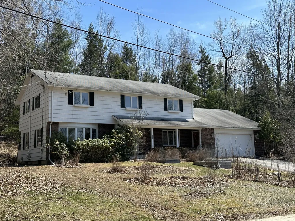 18 Hillview Lane Lewiston ME 04240