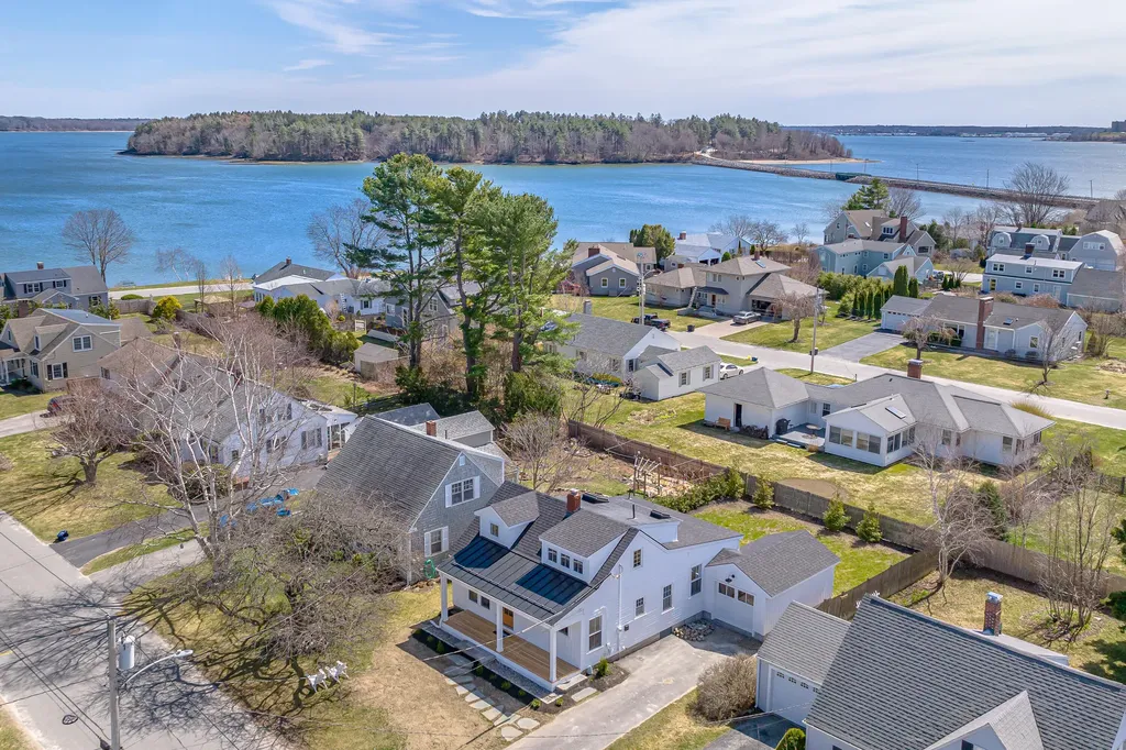 23 Phillips Road Falmouth ME 04105