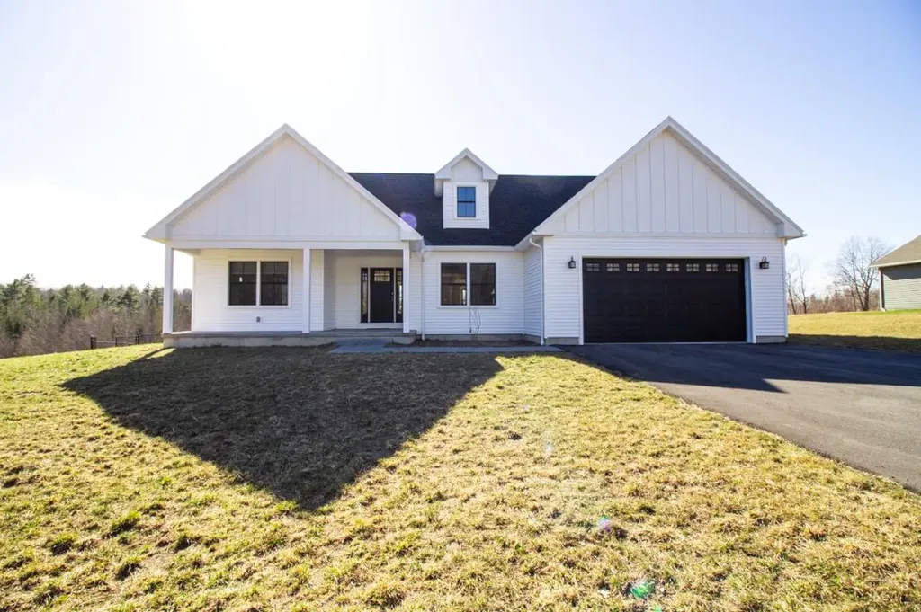 8 Donegal Drive Veazie ME 04401
