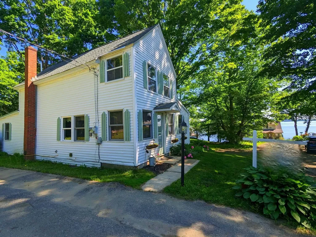 24 Sherman Street Newport ME 04953