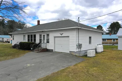 21 Dartmouth Street Old Town ME 04468