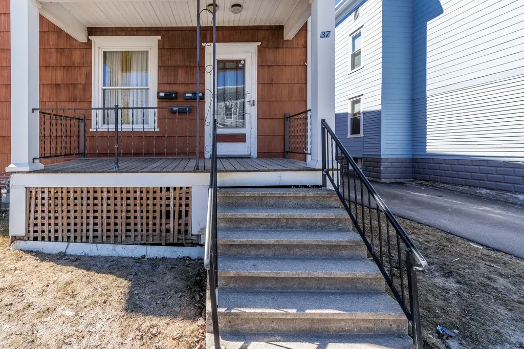 37 Tampa Street Lewiston ME 04240