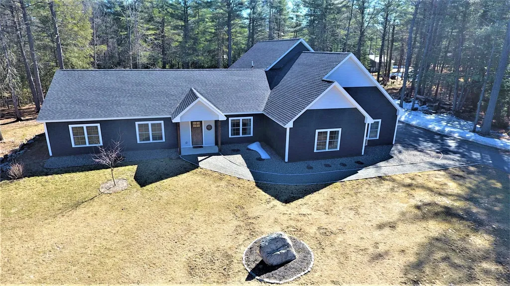 10 Graystone Drive Hampden ME 04444