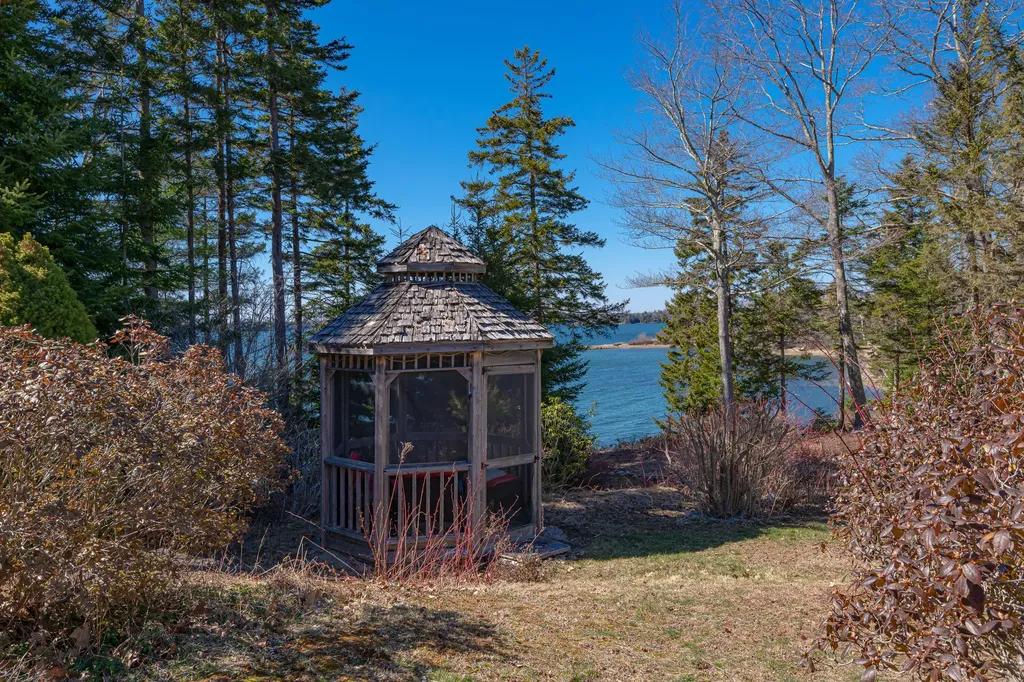 74 Woods Way Harpswell ME 04079