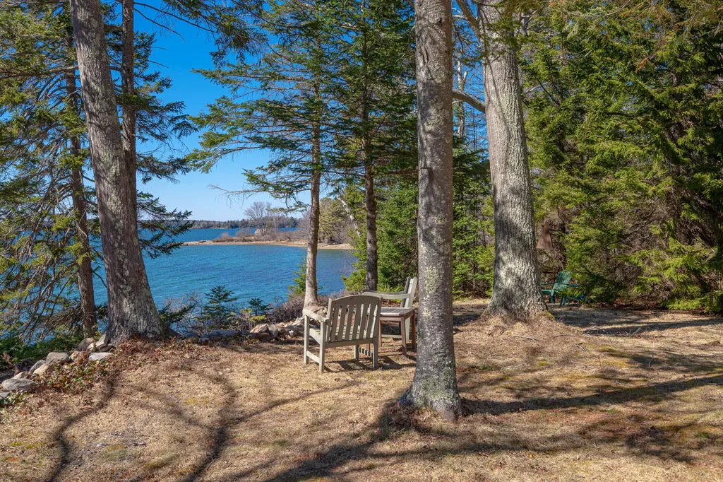 74 Woods Way Harpswell ME 04079