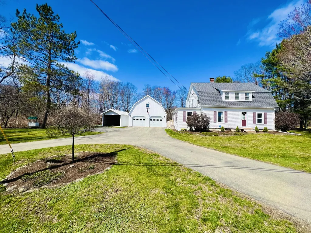345 Lakeview Road Glenburn ME 04401
