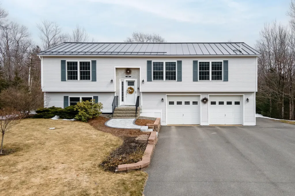 109 Treadwell Acres Hermon ME 04401