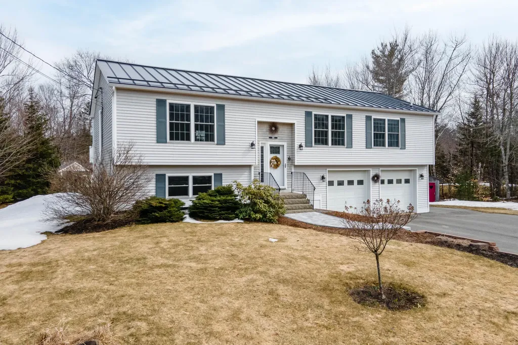109 Treadwell Acres Hermon ME 04401