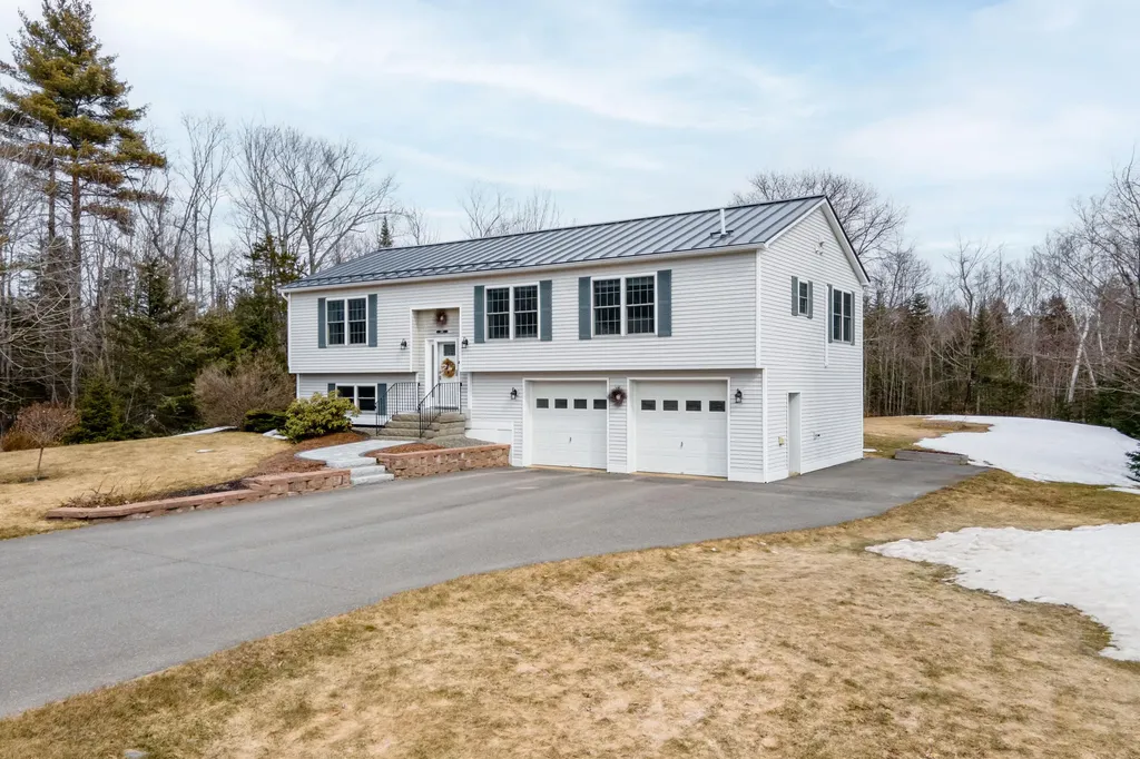 109 Treadwell Acres Hermon ME 04401