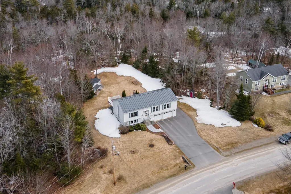 109 Treadwell Acres Hermon ME 04401