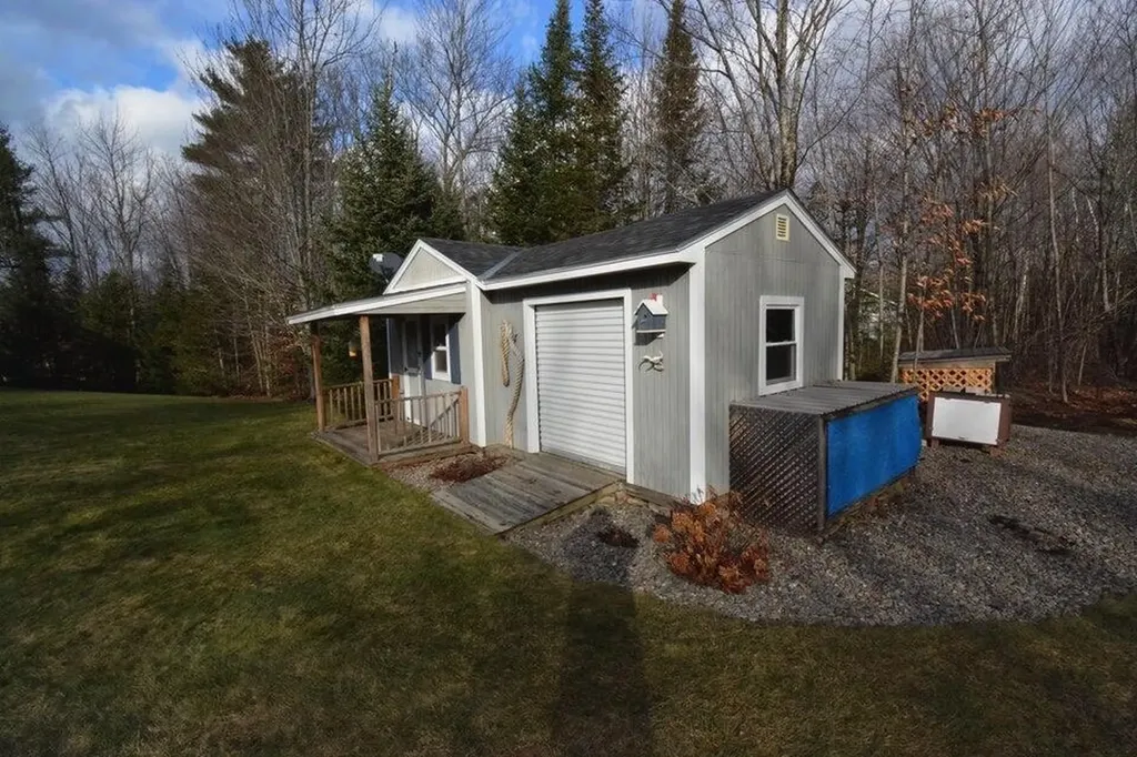 109 Treadwell Acres Hermon ME 04401