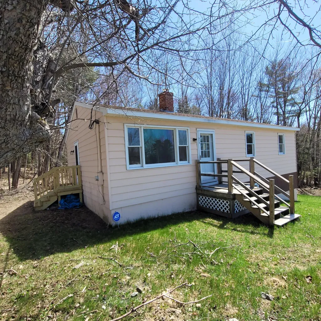 658 Middle Road Sabattus ME 04280