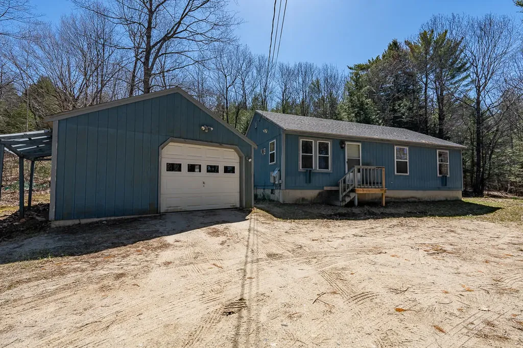 872 Garfield Road Auburn ME 04210