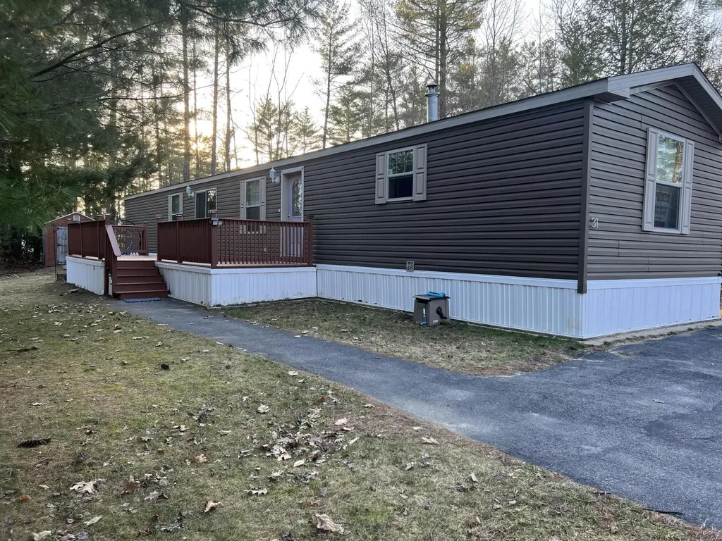 31 Ashleigh Lane Standish ME 04084