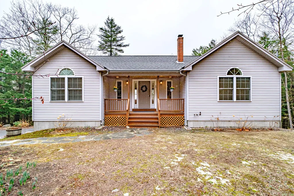 42 Winding Way Raymond ME 04071