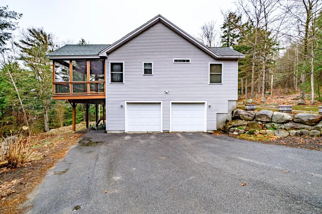 42 Winding Way Raymond ME 04071