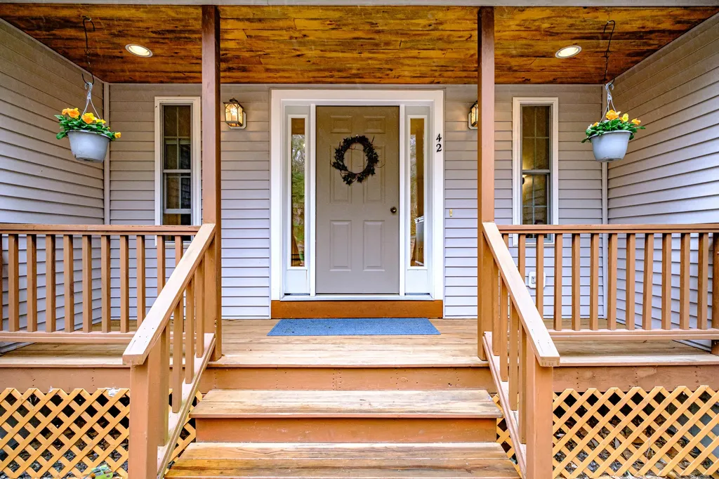 42 Winding Way Raymond ME 04071