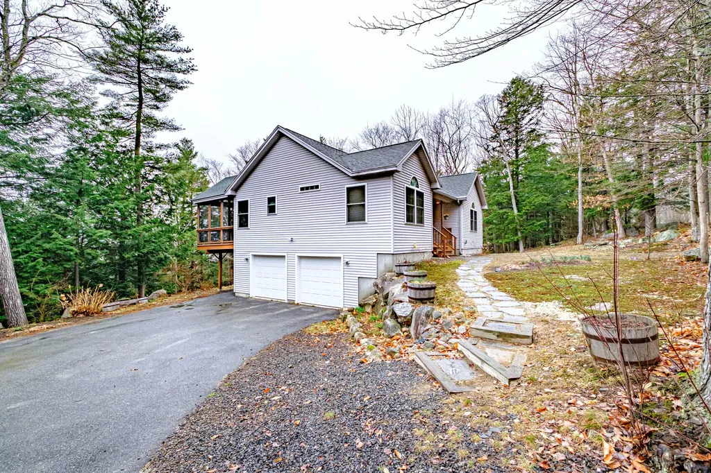 42 Winding Way Raymond ME 04071