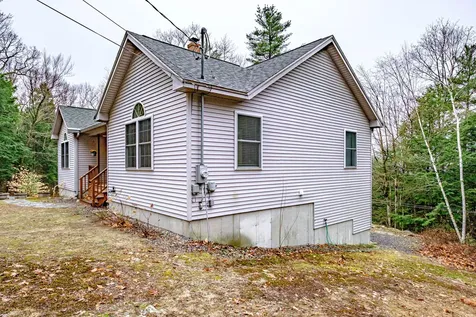 42 Winding Way Raymond ME 04071