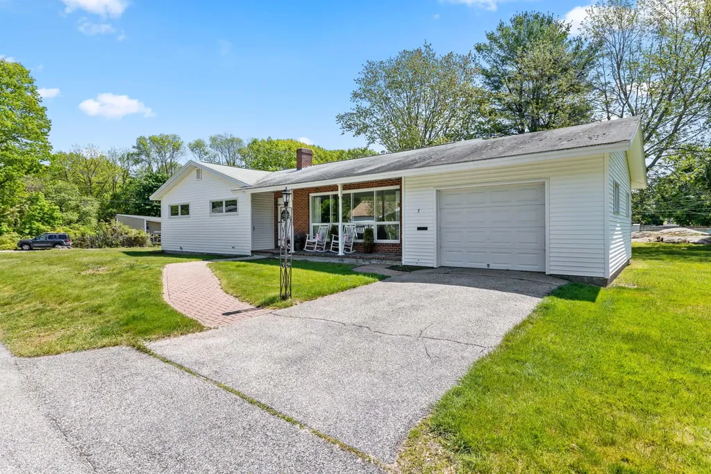 5 Kennedy Drive Biddeford ME 04005