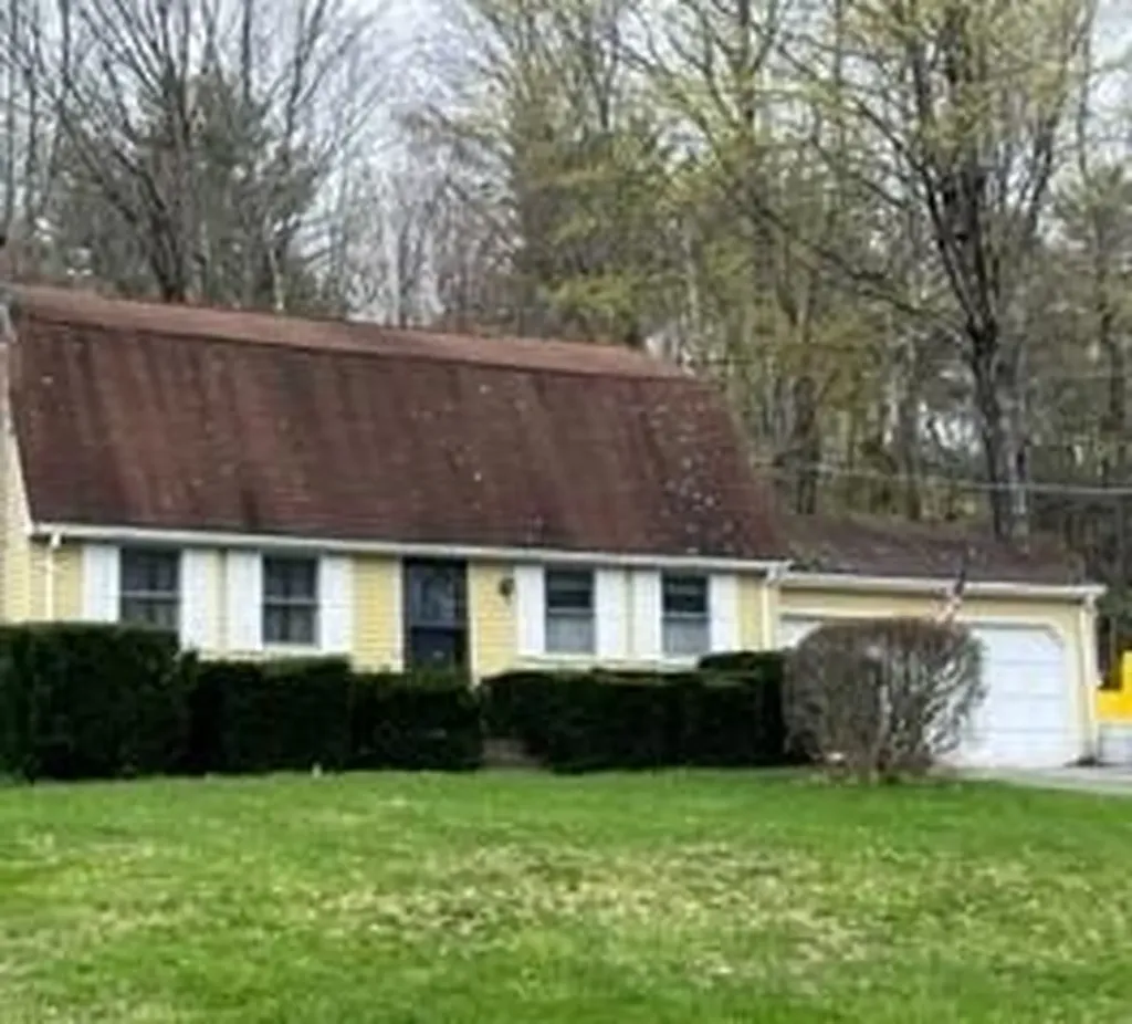 2 Red Coat Lane Sanford ME 04073