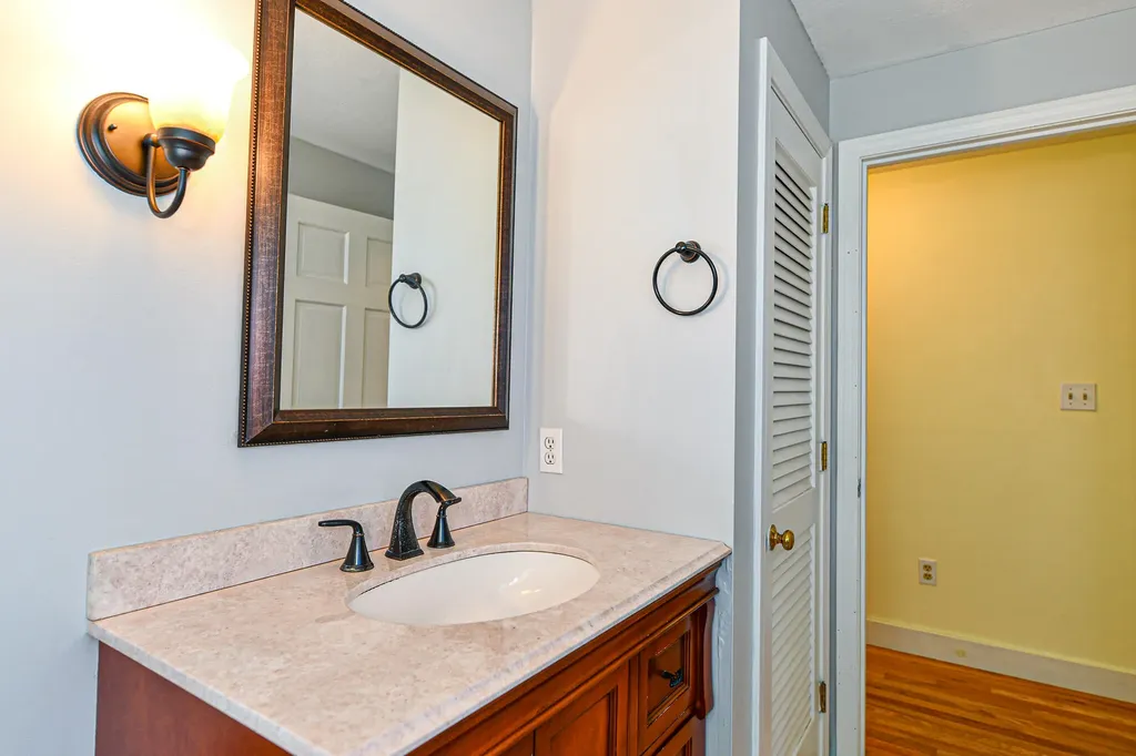 8 Chapman Lane Kennebunk ME 04043