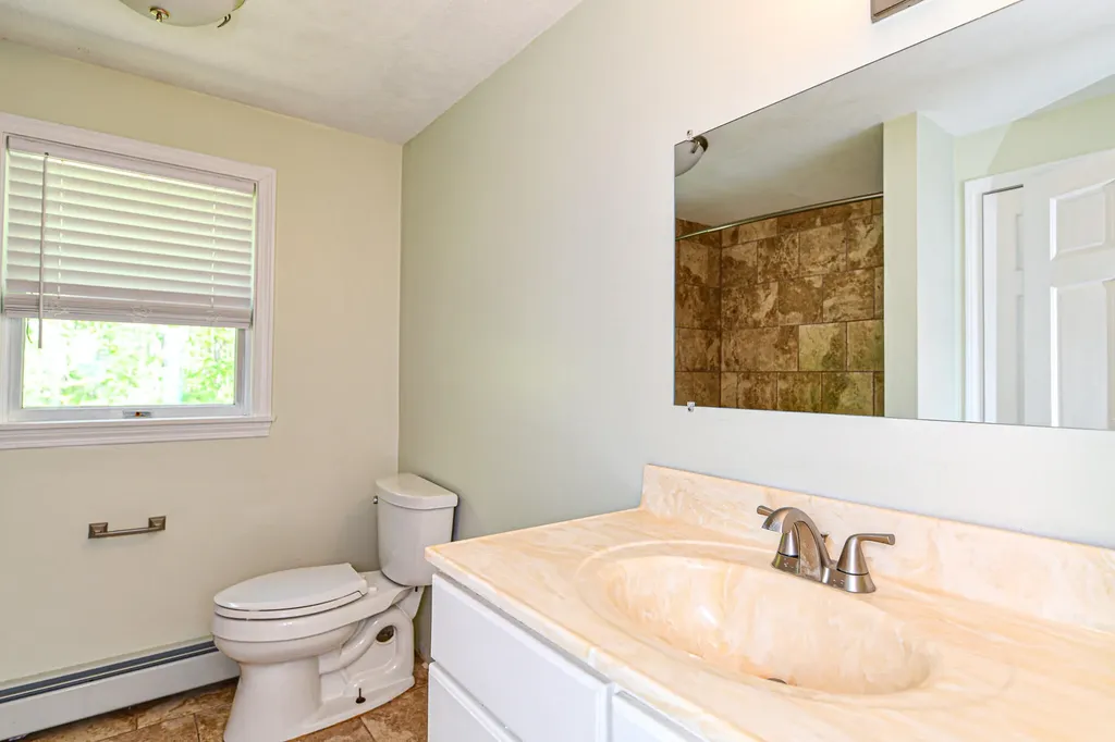 8 Chapman Lane Kennebunk ME 04043