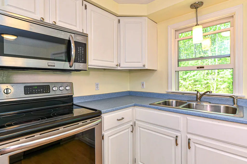8 Chapman Lane Kennebunk ME 04043