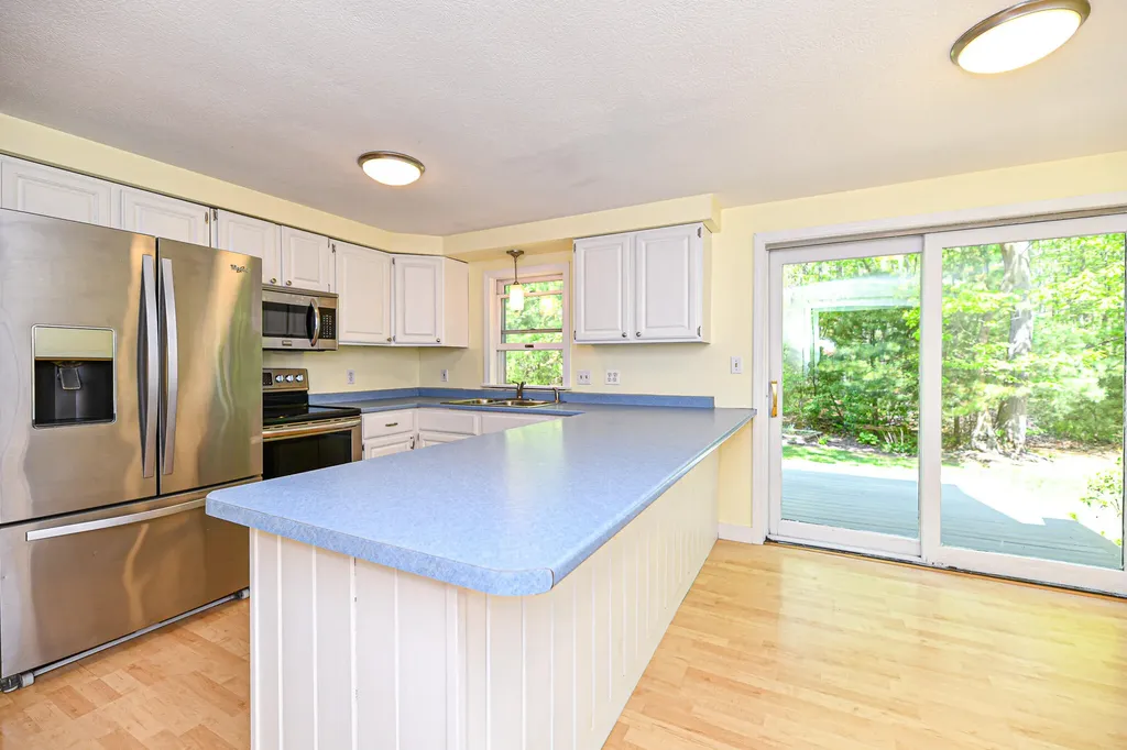 8 Chapman Lane Kennebunk ME 04043