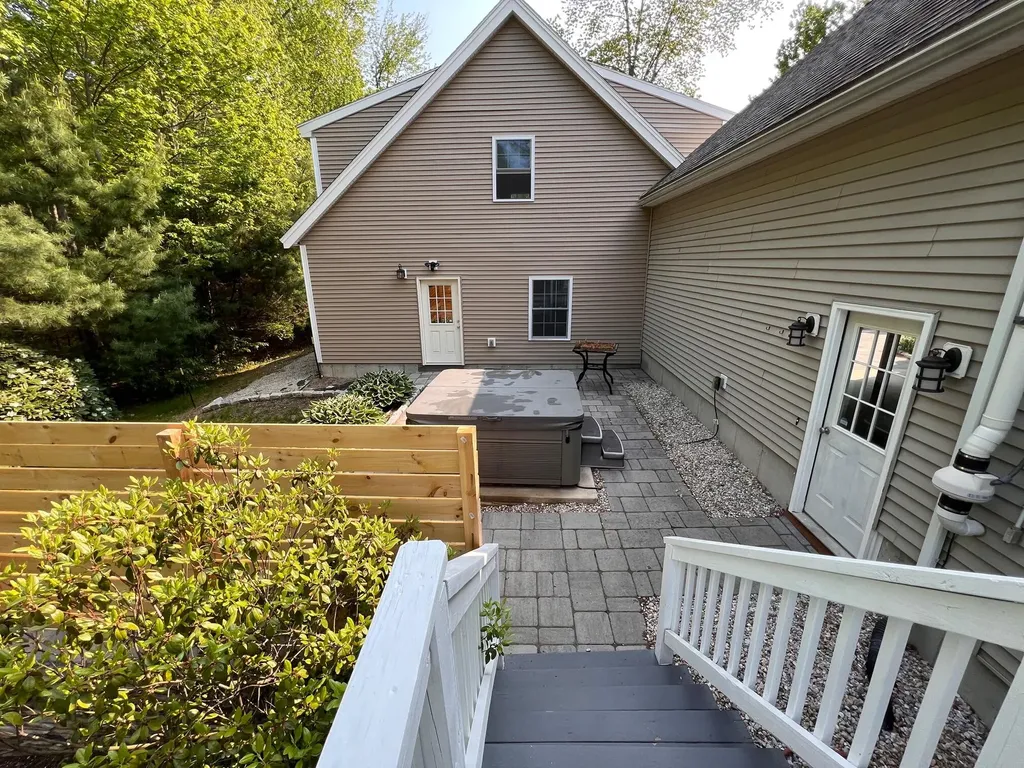 2 Richards Way Saco ME 04072