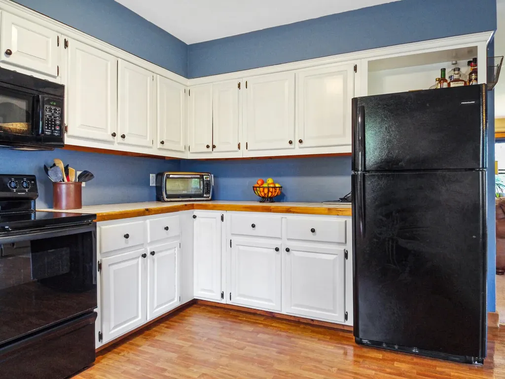 222 Neck Road West Gardiner ME 04345