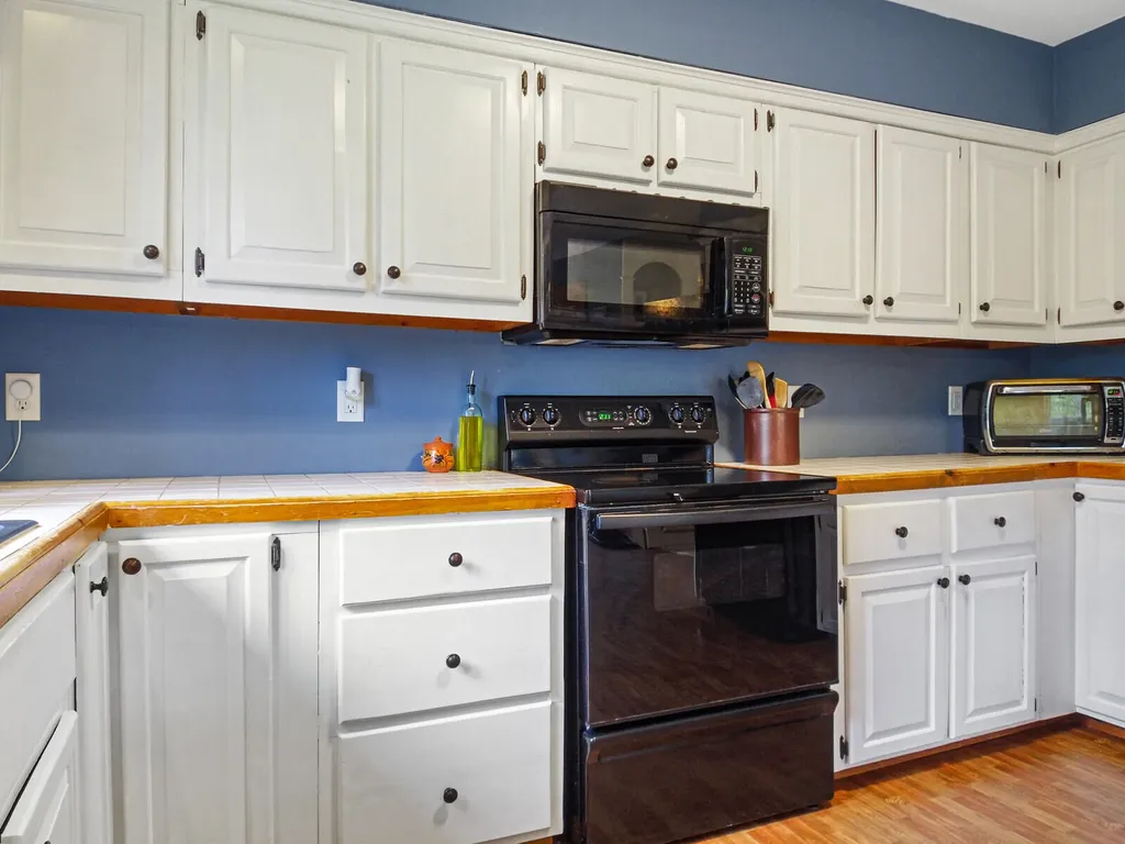 222 Neck Road West Gardiner ME 04345