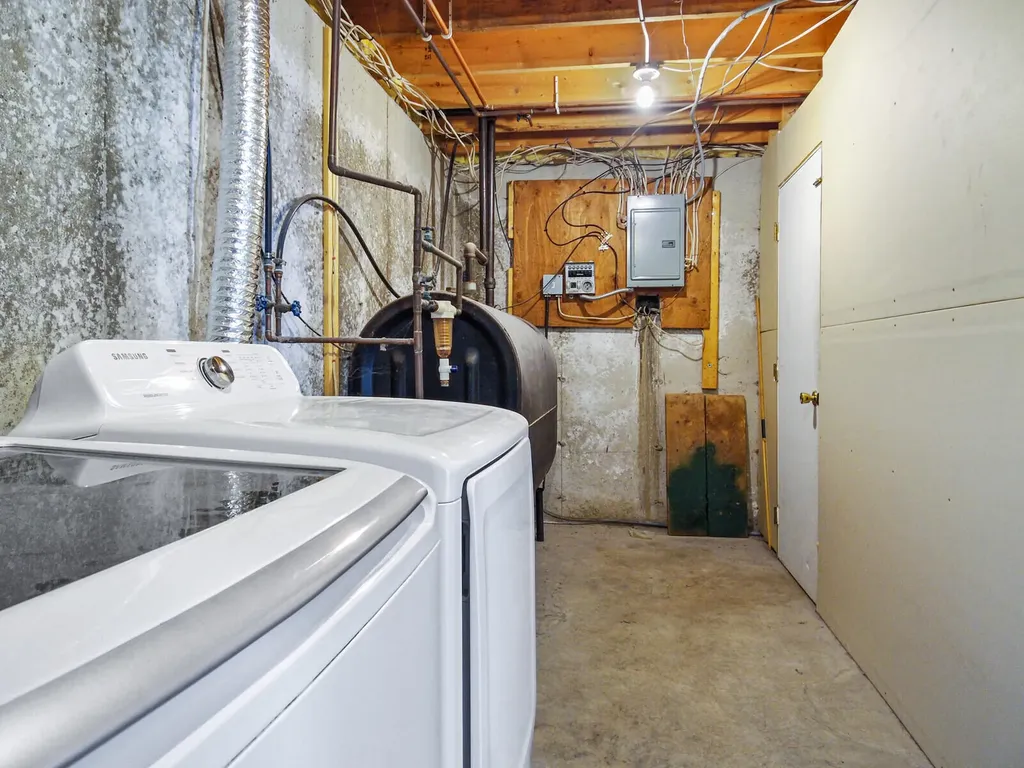 222 Neck Road West Gardiner ME 04345