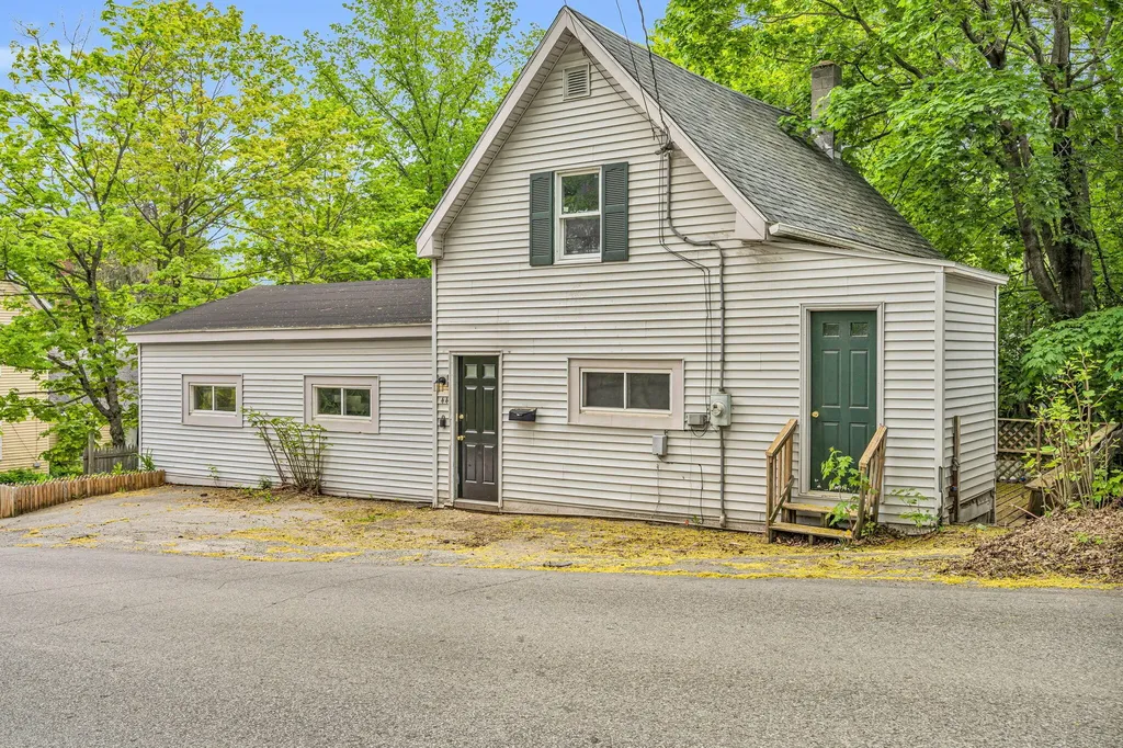 44 Spring Street Gardiner ME 04345