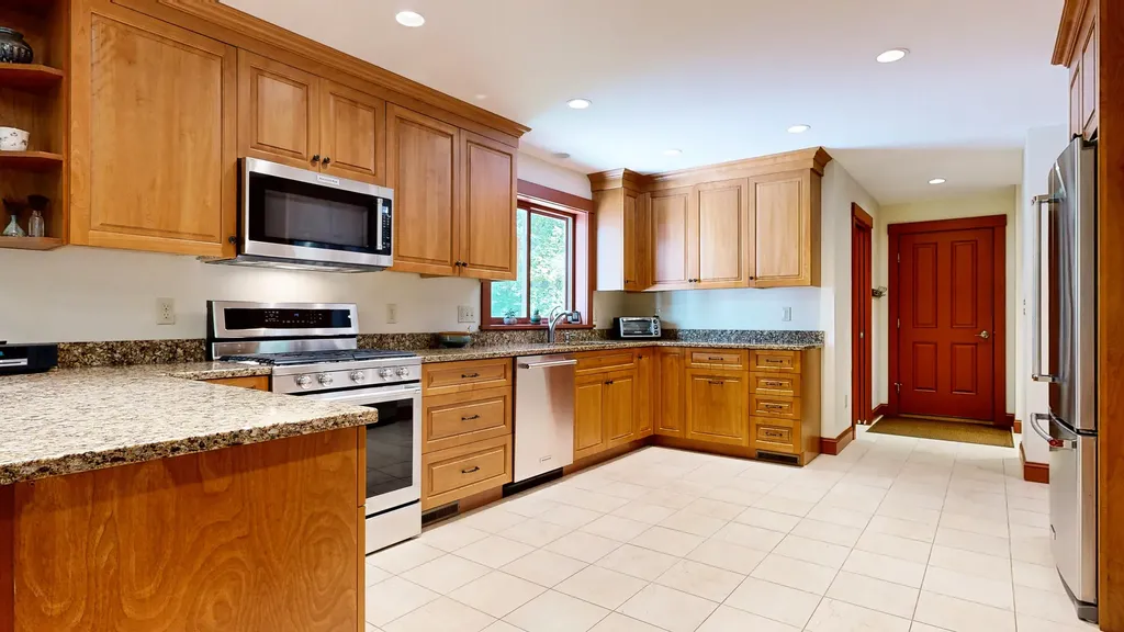 19 New Adams Road Kennebunkport ME 04046