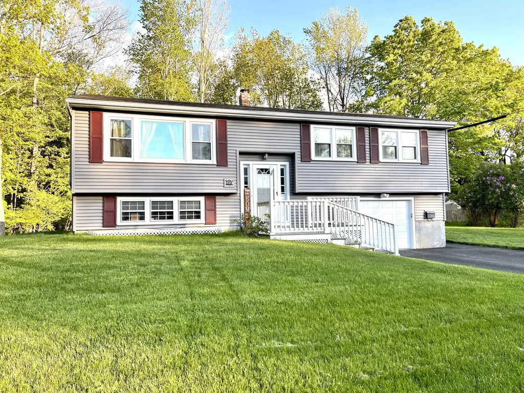 23 Spruce Lane Gorham ME 04038