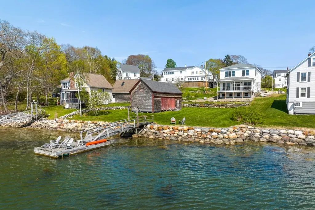 16 Giles Place Boothbay Harbor ME 04538
