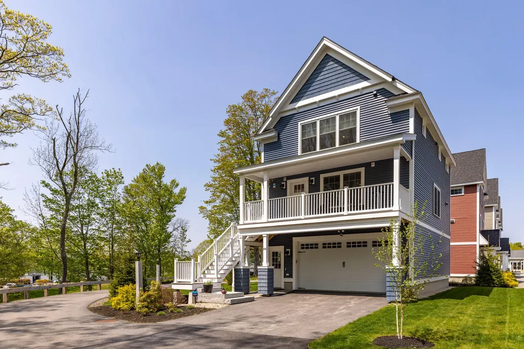 44 Landmark Hill Lane Kittery ME 03904