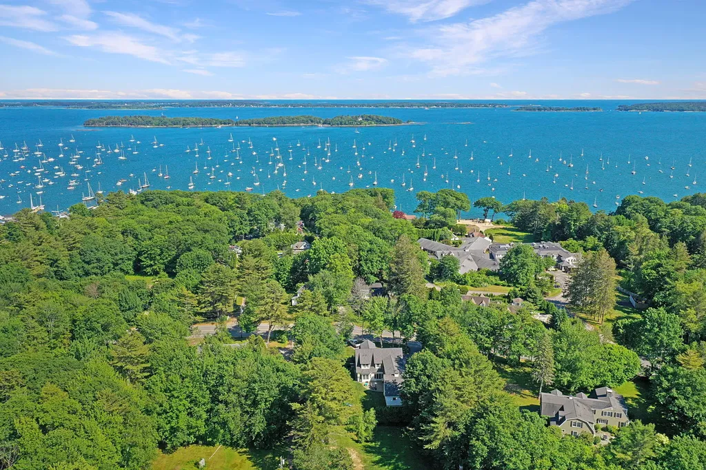 194 Foreside Road Falmouth ME 04105