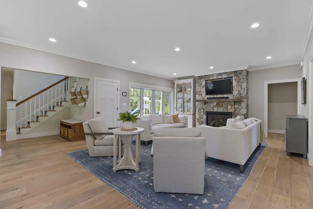 194 Foreside Road Falmouth ME 04105