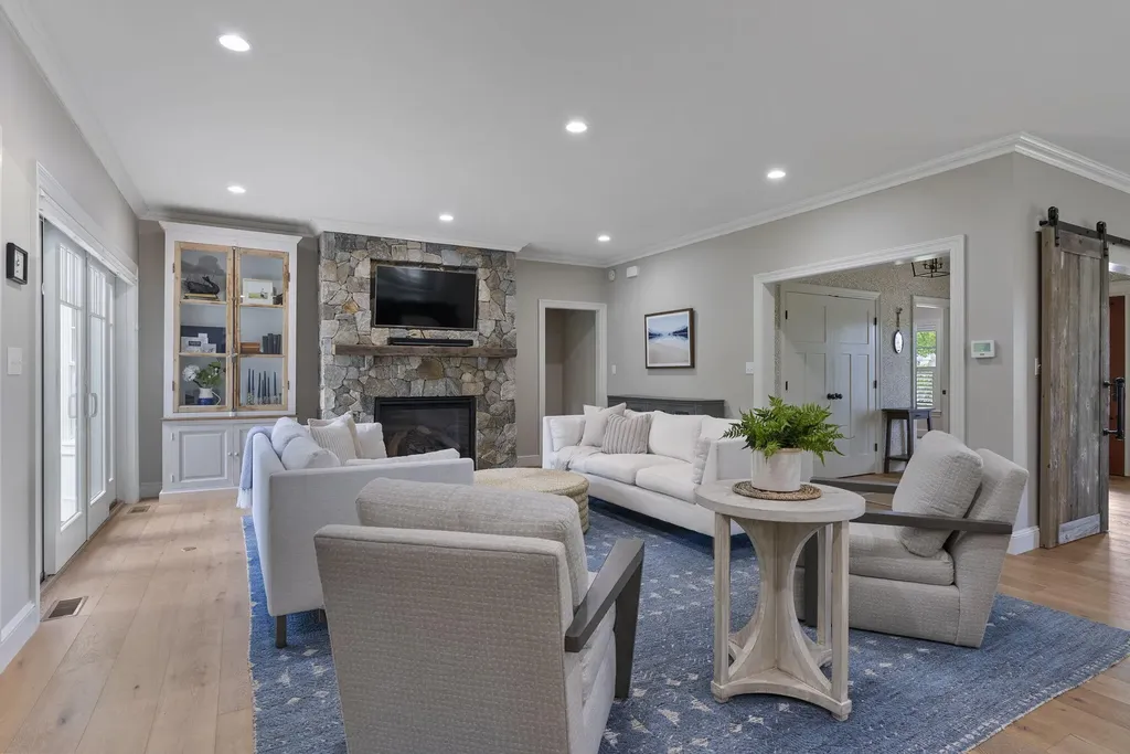 194 Foreside Road Falmouth ME 04105