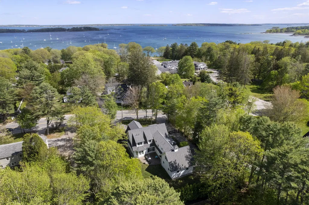 194 Foreside Road Falmouth ME 04105