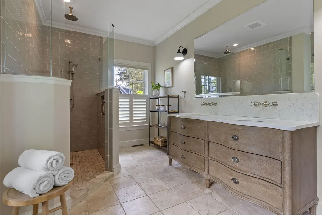 194 Foreside Road Falmouth ME 04105